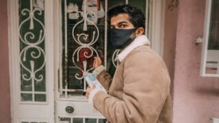 دقيت بيوت الناس ودفعت عنهم الايجار