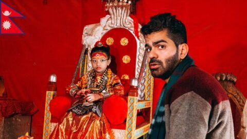 عبادة الأطفال في نيبال وعمرها 5 سنين – ممنوع تلمس الأرض – Life of a Kumari 🇳🇵Goddess