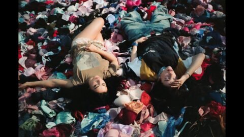 Charli xcx – Guess featuring billie eilish (official video)