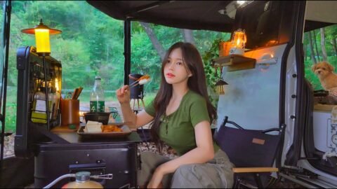 깊은 산 속 270도로 회전하는 어닝 텐트치고 따끈한 두부 김치에 시원한 막걸리 | 박스 하나로 감성 테이블 완성 | 함박스테이크와 소곱창
