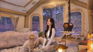 보슬비 내리는 가을날 미니 화목난로와 아늑한 에어텐트 |스테이크 샌드위치에 시원한 맥주 | 군고구마 구워먹기 | 애견동반캠핑