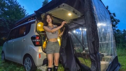 아무도 없는 숲속 소형 캠핑카에 자동차 텐트를 연결해 차박하기🚙 | 매콤달콤 떡꼬치와 버섯으로 만든 파스타
