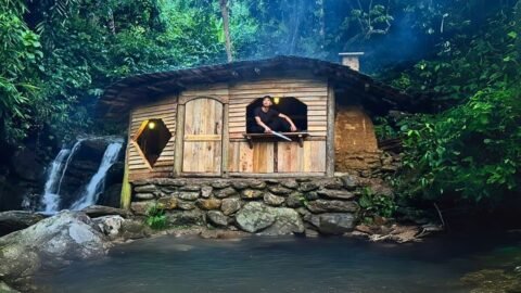 Build bedroom and main door of mountain top Bushcarft Villa. Life off the grid