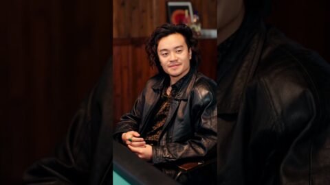 เกมเดิมพันอัจฉริยะ：เพื่อนรักลวงให้ภรรยาเสียพนัน ภรรยาถูกลักพาตัว เขาบุกคาสิโนเพื่อล้างแค้น!
